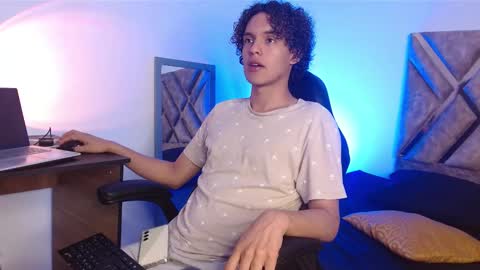 Nickolas Muoz online show from 02/26/25, 03:52