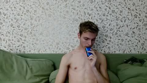 Snapshot of nicksuper8 chatting on 12/16/24, 01:43 Nick online show from 12/16/24, 01:43