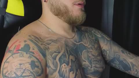 Snapshot of nicktattoomaster chatting on 12/17/25, 07:09 nicktattoomaster online show from 12/17/25, 07:09