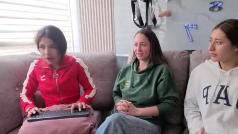 nicky_as online show from 12/04/25, 01:53