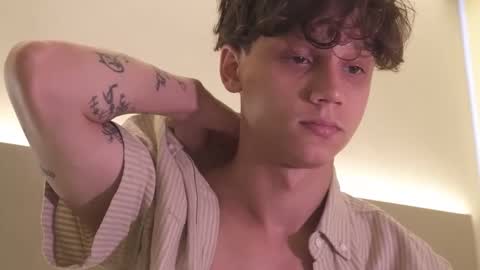 Snapshot of nicky_neal chatting on 10/23/25, 12:21 Nicky Neal online show from 10/23/25, 12:21