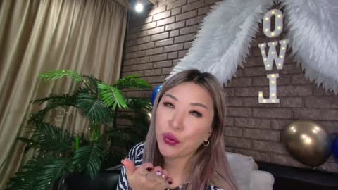 Snapshot of nicky_owl chatting on 12/13/24, 03:00 Today is my 41st birthday  And in 2 hours Im waiting for you on the stream Stock up on tokens and a good mood Nicky online show from 12/13/24, 03:00