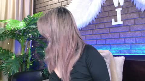 Snapshot of nicky_owl chatting on 01/20/25, 06:21 Today is my 41st birthday  And in 2 hours Im waiting for you on the stream Stock up on tokens and a good mood Nicky online show from 01/20/25, 06:21