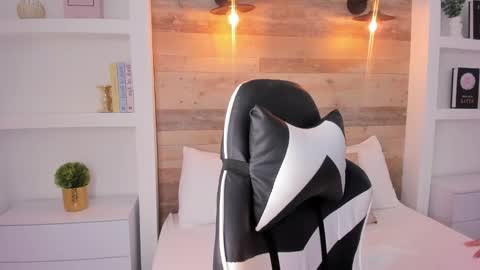 Snapshot of nicky_peyton chatting on 10/21/25, 02:12 Nicky online show from 10/21/25, 02:12