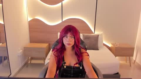 Snapshot of nicky_peyton chatting on 11/04/25, 02:43 Nicky online show from 11/04/25, 02:43