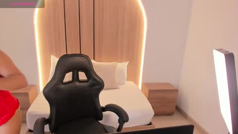 Snapshot of nicky_peyton chatting on 11/06/25, 02:45 Nicky online show from 11/06/25, 02:45