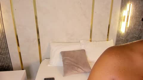 Snapshot of nicky_peyton chatting on 11/11/25, 02:33 Nicky online show from 11/11/25, 02:33