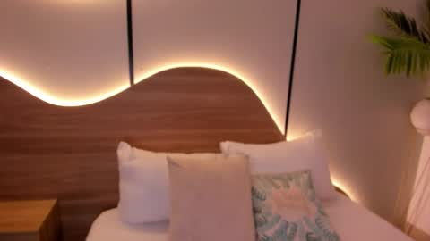 Snapshot of nicky_peyton chatting on 12/20/25, 03:02 Nicky online show from 12/20/25, 03:02