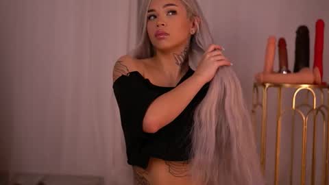 Nicky online show from 10/26/25, 07:09