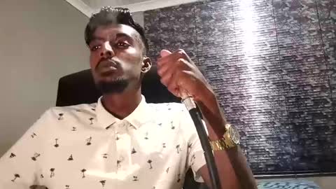 Snapshot of nickyle63 chatting on 02/23/25, 06:56 james online show from 02/23/25, 06:56