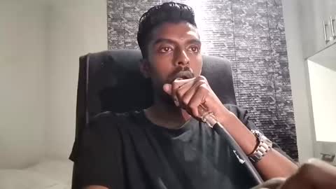 Snapshot of nickyle63 chatting on 02/27/25, 07:04 james online show from 02/27/25, 07:04