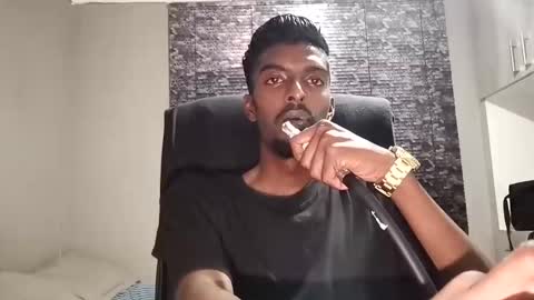 Snapshot of nickyle63 chatting on 02/28/25, 08:07 james online show from 02/28/25, 08:07