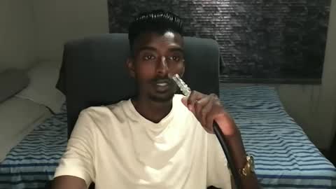 Snapshot of nickyle63 chatting on 11/19/25, 07:14 james online show from 11/19/25, 07:14