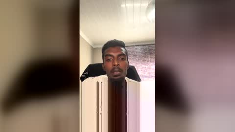 Snapshot of nickyle63 chatting on 01/18/26, 01:59 james online show from 01/18/26, 01:59