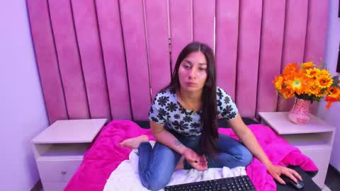 Snapshot of nickymiler chatting on 11/08/25, 01:33 Nicky Miler online show from 11/08/25, 01:33