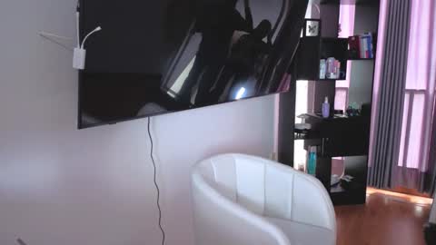 Nicky online show from 10/23/25, 05:44