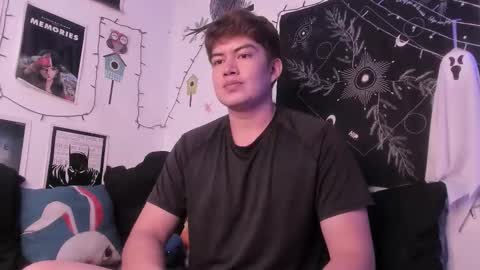 Snapshot of nico_bulge chatting on 10/23/25, 01:05 Nicols online show from 10/23/25, 01:05