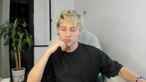 Nico  online show from 10/18/25, 02:47