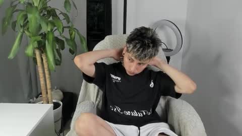 Nico  online show from 12/04/25, 10:18