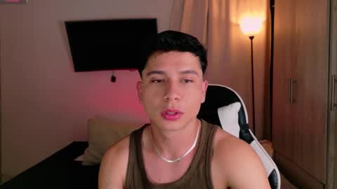 Snapshot of nicocruzz chatting on 09/18/25, 10:06 Nico Cruz online show from 09/18/25, 10:06