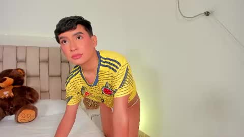 Snapshot of nicocute_ chatting on 06/17/26, 07:04 NICOLAS online show from 06/17/26, 07:04