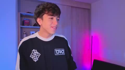 Nicolas online show from 10/17/25, 08:22