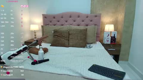 Nicol Alvarez online show from 02/09/25, 06:33