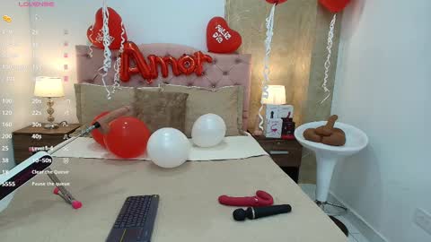 Nicol Alvarez online show from 02/19/25, 03:39