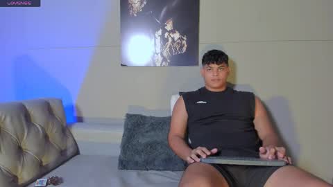 Snapshot of nicol_and_thiago_212 chatting on 05/23/26, 11:31 nicol_and_thiago_212 online show from 05/23/26, 11:31