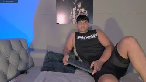 Snapshot of nicol_and_thiago_212 chatting on 06/05/26, 10:48 nicol_and_thiago_212 online show from 06/05/26, 10:48