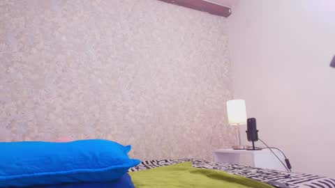 Snapshot of nicol_ferrer chatting on 01/08/25, 07:34 Nicol online show from 01/08/25, 07:34