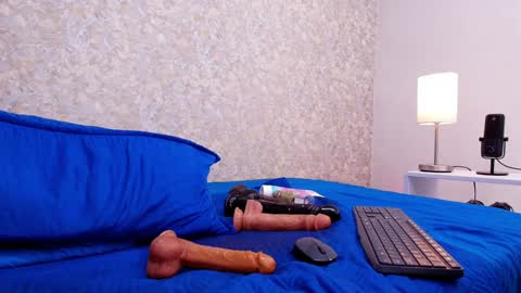 Snapshot of nicol_ferrer chatting on 02/08/25, 01:22 Nicol online show from 02/08/25, 01:22