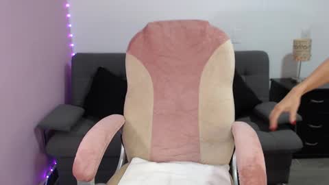 Snapshot of nicol_storm chatting on 09/09/25, 11:15 nicole Storm online show from 09/09/25, 11:15