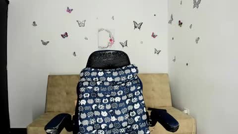 Snapshot of nicol_swift_ chatting on 01/30/25, 05:41 Nicol online show from 01/30/25, 05:41