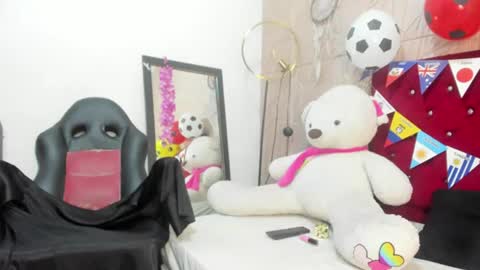 Snapshot of nicol_zurich chatting on 06/25/26, 10:42 NIKOL online show from 06/25/26, 10:42