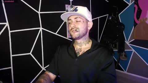 Snapshot of nicolas_torres99 chatting on 10/25/25, 03:47 nicolas online show from 10/25/25, 03:47