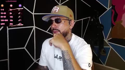 Snapshot of nicolas_torres99 chatting on 11/24/25, 01:49 nicolas online show from 11/24/25, 01:49