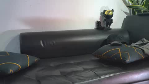 Snapshot of nicolas_veiny chatting on 11/19/25, 08:53 Nicolas online show from 11/19/25, 08:53