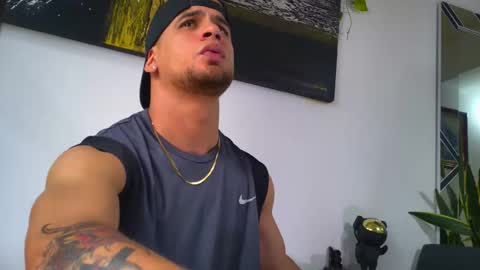 Snapshot of nicolas_veiny chatting on 12/19/25, 10:17 Nicolas online show from 12/19/25, 10:17