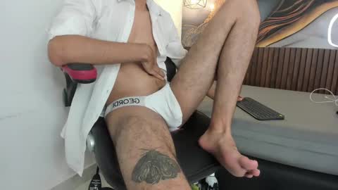 Snapshot of nicolasfine chatting on 10/30/25, 06:52 nicolasfine online show from 10/30/25, 06:52