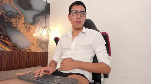 Snapshot of nicolasfine chatting on 12/03/25, 01:31 nicolasfine online show from 12/03/25, 01:31