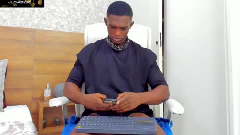 Snapshot of nicolaskan chatting on 12/12/24, 12:44 Nicolas online show from 12/12/24, 12:44