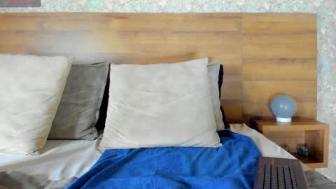 Snapshot of nicolaskan chatting on 02/23/25, 08:28 Nicolas online show from 02/23/25, 08:28