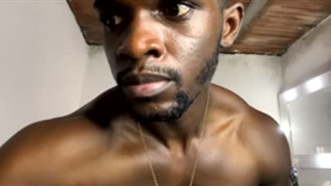 Snapshot of nicolaskan chatting on 11/27/25, 02:41 Nicolas online show from 11/27/25, 02:41