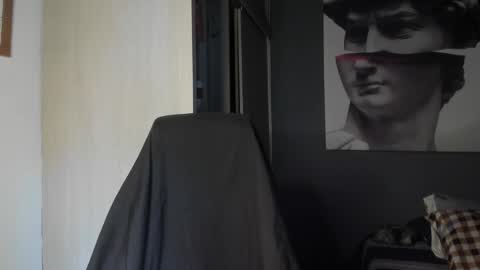 Snapshot of nicolasmuscle chatting on 12/18/25, 05:30 Andres online show from 12/18/25, 05:30