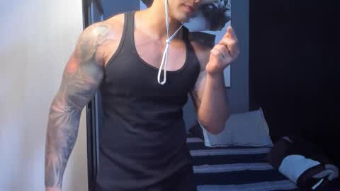 Snapshot of nicolasmuscle chatting on 12/20/25, 04:36 Andres online show from 12/20/25, 04:36