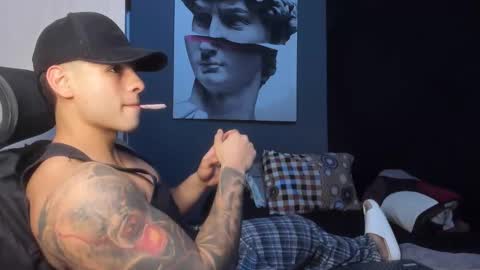 Snapshot of nicolasmuscle chatting on 01/15/26, 10:35 Andres online show from 01/15/26, 10:35