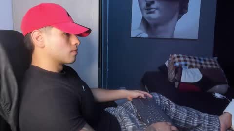 Snapshot of nicolasmuscle chatting on 01/18/26, 06:23 Andres online show from 01/18/26, 06:23