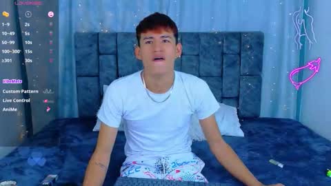 nicolastorres__ online show from 04/15/26, 03:02