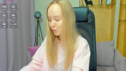 Snapshot of nicolavanderbie chatting on 11/24/25, 07:02 Nicoletta online show from 11/24/25, 07:02